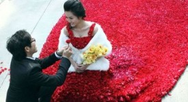 Cina proposta matrimonio record abito 9999 rose rosse